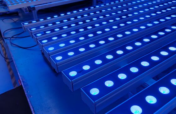 Đèn LED rửa tường 18-48W với chế độ điều khiển Bật/Tắt nguồn hoặc DMX512, phù hợp với nhiệt độ hoạt động từ -10°C đến 40°C