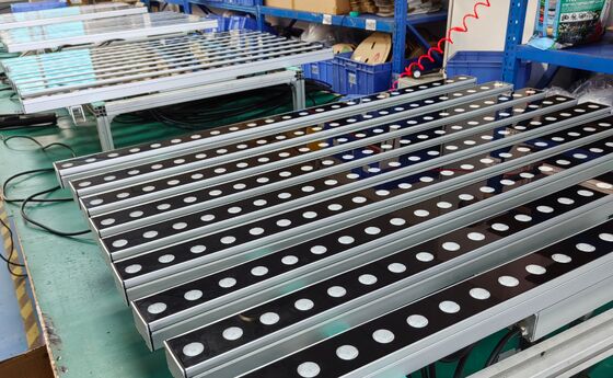 Hồ sơ tường LED nhôm 18-48W với 24 đèn LED, thích hợp cho các dự án chiếu sáng tường trong nhà và ngoài trời