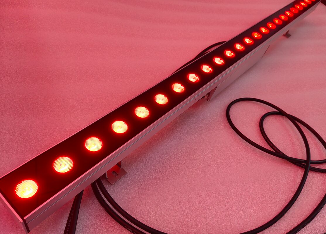 Đèn LED rửa tường chế độ điều khiển Bật/Tắt nguồn hoặc DMX512 với 24 bóng LED và cấu trúc hợp kim nhôm bền