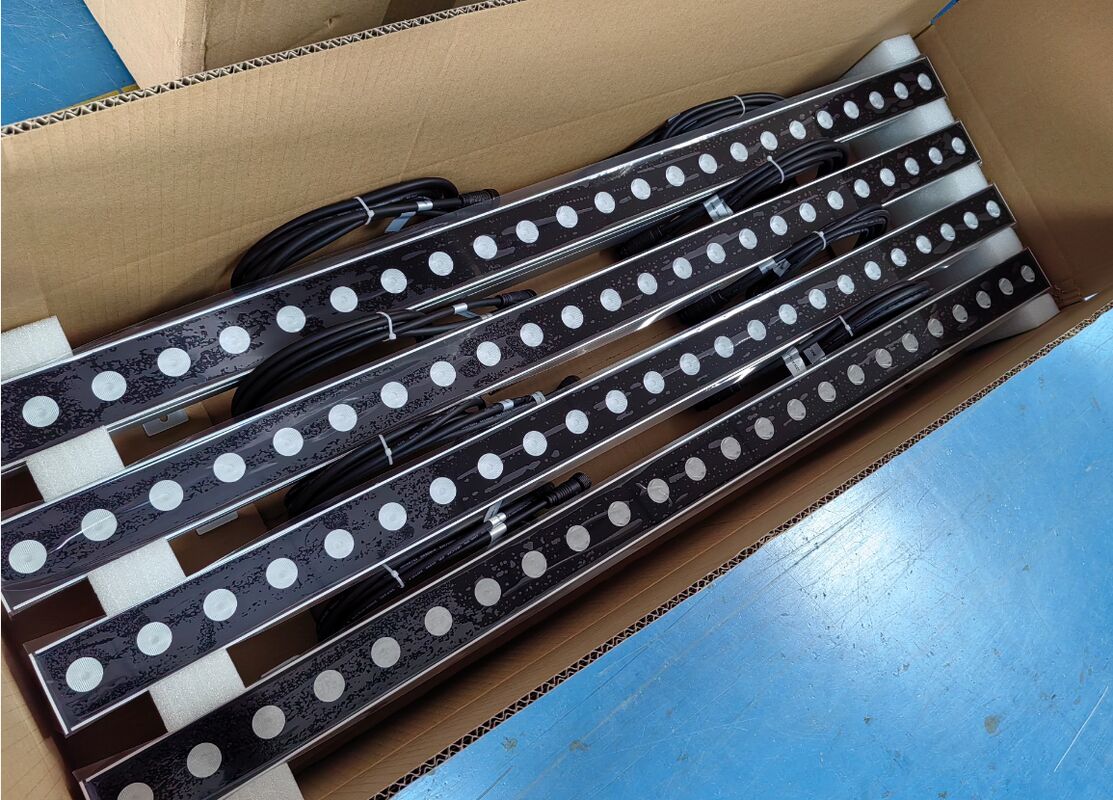 Đèn chiếu tường ngoài trời nhiệt độ màu 2700K-6500K được thiết kế để hiển thị màu sắc nhất quán và hoạt động trong nhiều điều kiện thời tiết khác nhau