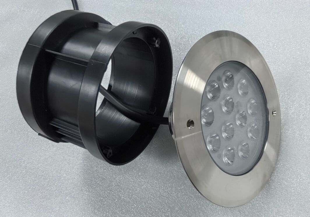 Đèn LED dưới nước bằng thép không gỉ 316L Hiệu suất ánh sáng 100lmw Hoàn hảo cho bể cá, ao và đài phun nước